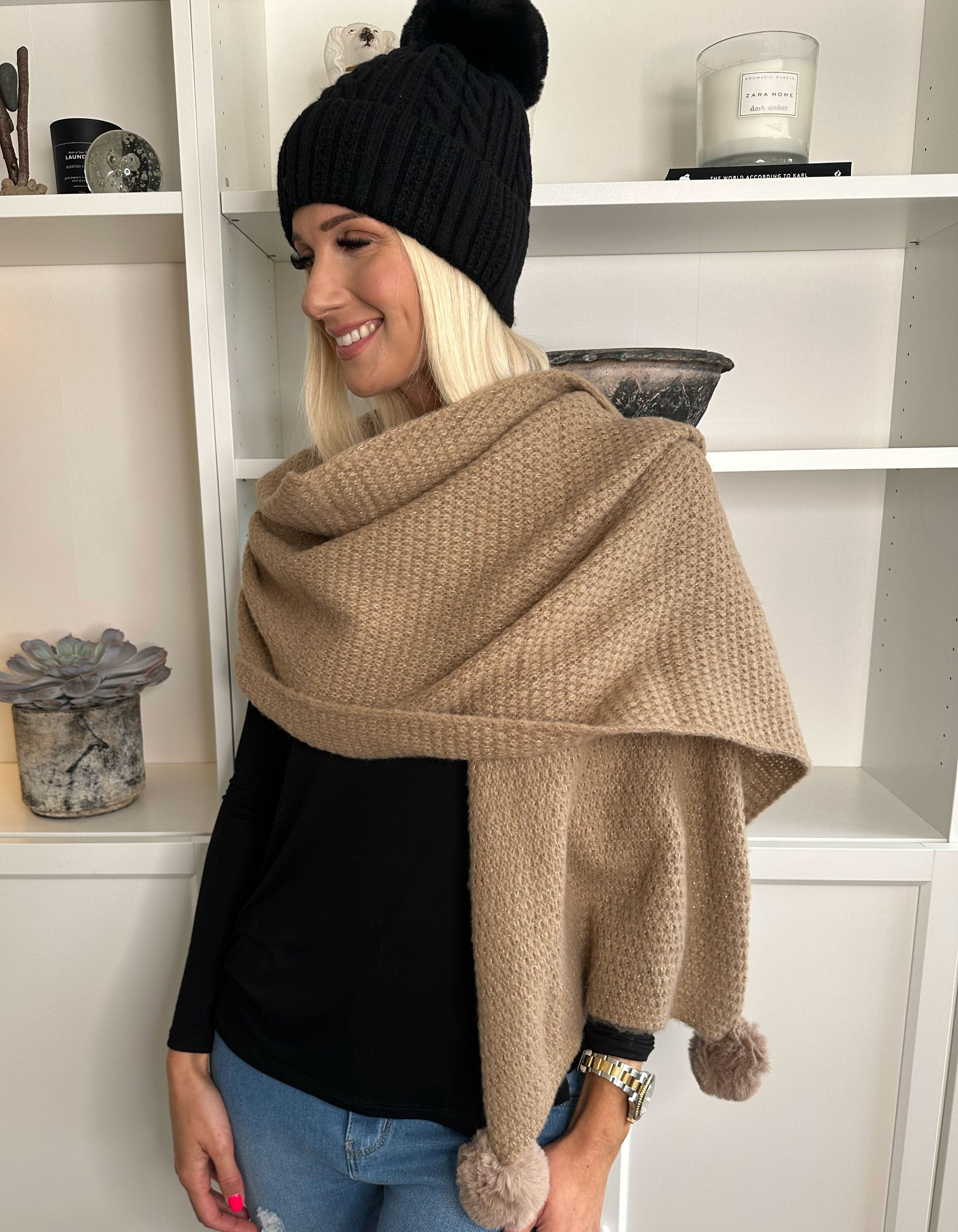 Rizza - Meget blødt tørklæde med pomponer